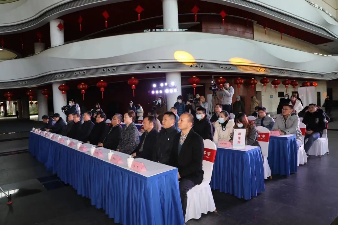 1608084680138011.jpg 口子(zi)窖《閃耀安(an)徽》開播儀式(shi)成(cheng)功舉行,邀您探訪城(cheng)市(shi)人(ren)文(wén)深度3.webp.jpg